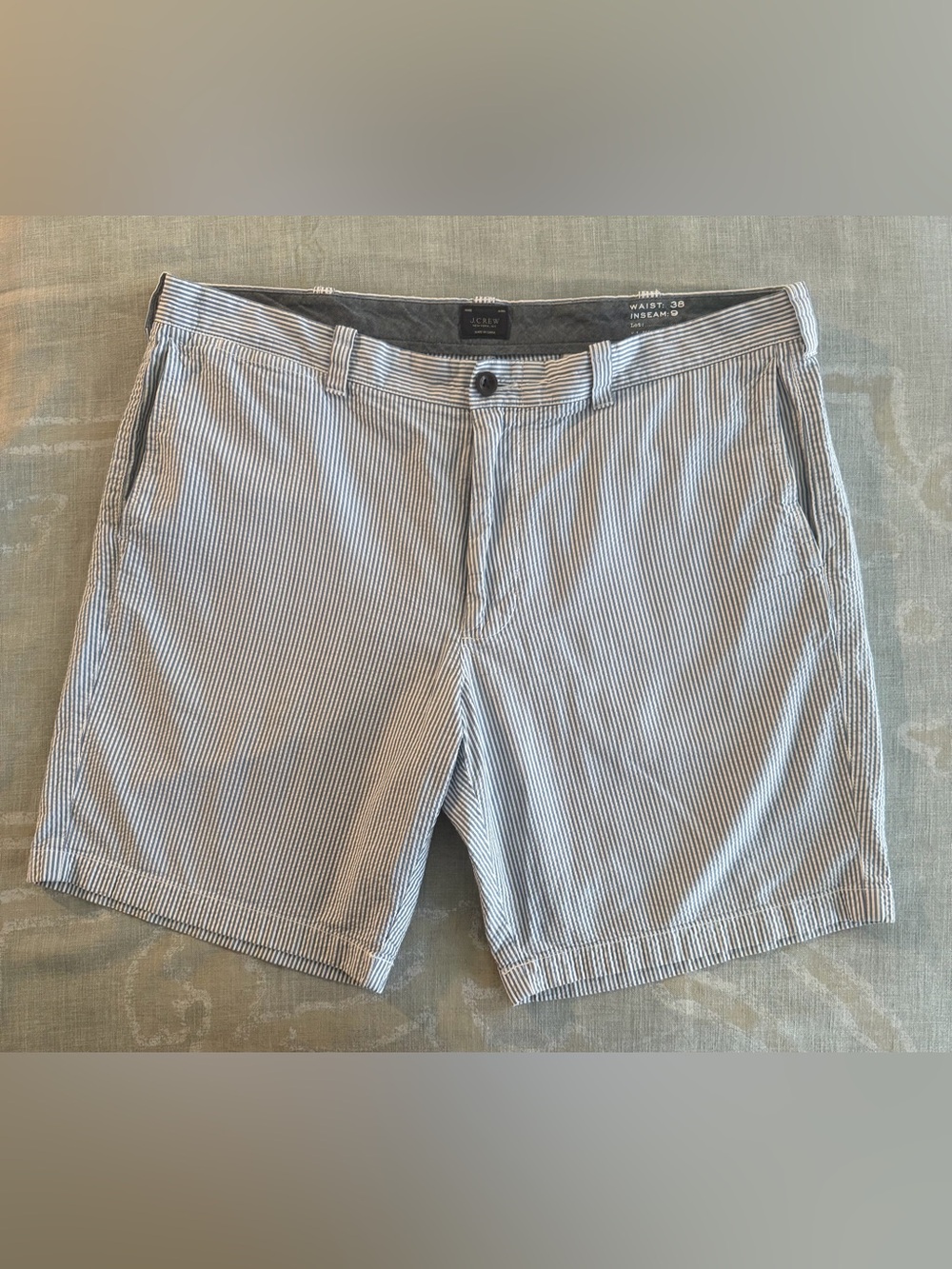 J. Crew Men’s Blue and White Seersucker Flat Front Shorts size 38 9” inseam